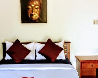 Rayong House | Daisy's 2 bedroom family home for up to 5 guests with garden & BBQ
