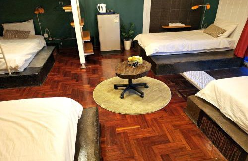 Chana Songkhram Hostel | DDM House