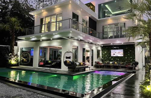 South Pattaya Villa | Deluxe 5-Bedroom Villa with Private Pool and Sauna