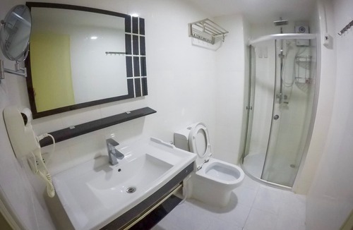 Central Pattaya Apartment | Deluxe Room balcony Free daily cleaning/wifi/electric