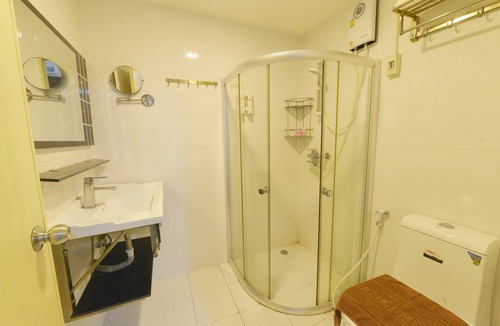Central Pattaya Apartment | Deluxe Room balcony Free daily cleaning/wifi/electric