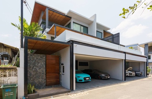 Khlong Tan Nuea Villa | Designer 49 Pool Villa
