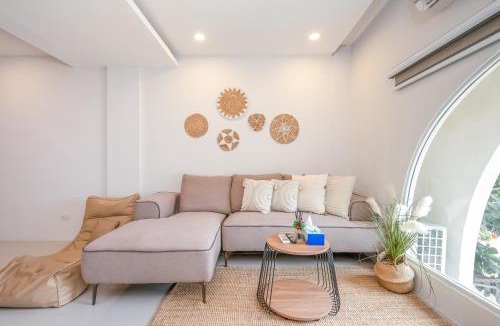 Nimman Villa | Digital Nomad 5BR House Fast Wi-Fi In Nimmanhemin