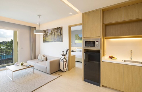 Racha Thewa Hotel | Eastin Thana City Golf Resort Bangkok