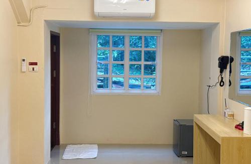 Downtown Hat Yai Hostel | Easy hostel-hotel, 1 min from train station