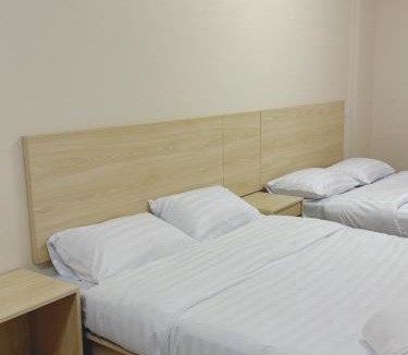 Downtown Hat Yai Hostel | Easy hostel-hotel, 1 min from train station