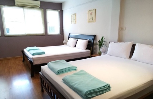 Chan Kasem House | Entire townhouse for 10 in Chatuchak area near Lat Phrao Subway Station