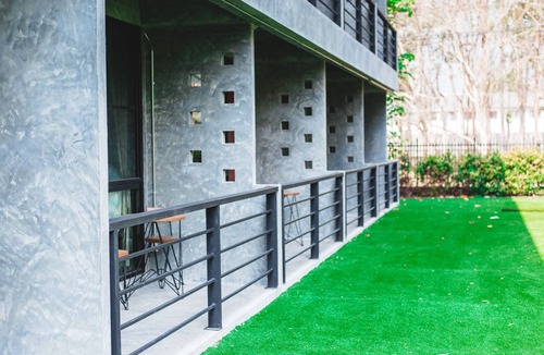 Chang Phueak Villa | Entire Villa · Stucco Loft Residency, 18 Bedrooms with Balcony & Pool, 36 Guests
