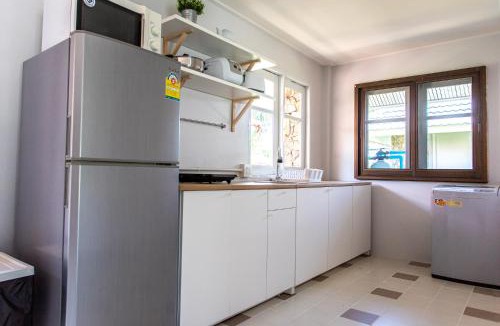Kram House | F4 Beach house Kitchen BBQ 3 bedrooms Large yard