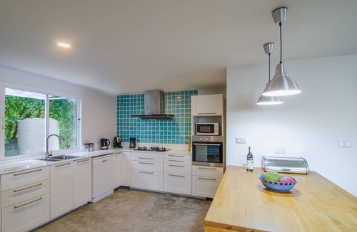 Ko Lanta House | Family friendly villa with private garden, jacuzzi