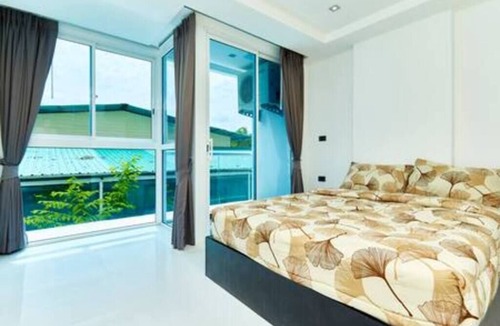 North Pattaya Condo | Featuring an outdoor pool