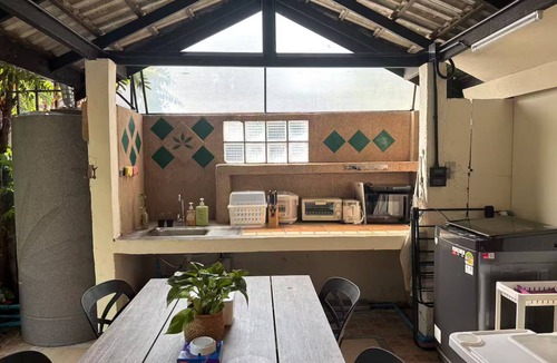 Old City House | Fully Renovated Traditional House in Chiang Mai,2 Bedrooms,AC & WiFi,Backyard