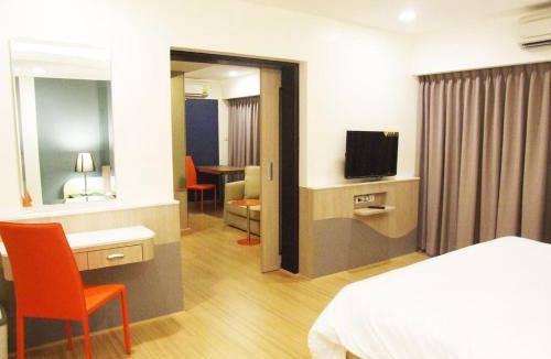 Khlong Ton Sai Hotel | Grand Tower Inn Sathorn Hotel
