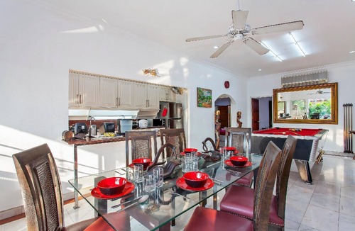 Na Kluea Villa | Grand Villa, 5 Bedrooms, Private Pool, Garden View, 10 Mins LK Metro
