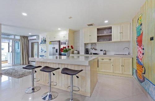 Pratumnak Hill Apartment | Grosvenor House - On the Phra Tamnak Hill