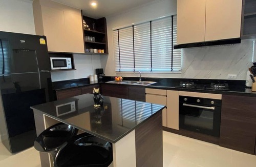 Hang Dong House | Hang Dong 4BDRM Near Golf Course, Gym, Park, Pool Table, Western Kitchen