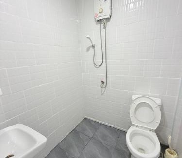 Ban Phe Hostel | Harry's Beach Club