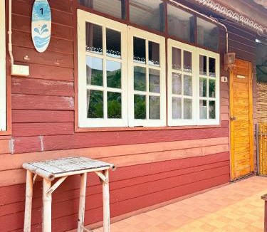 Ban Phe Hostel | Harry's Beach Club
