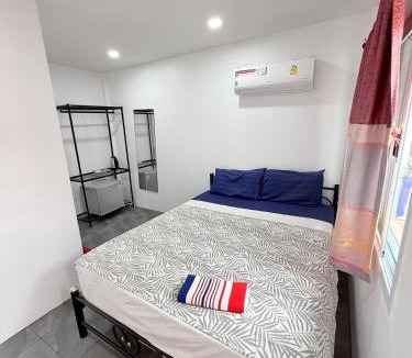 Ban Phe Hostel | Harry's Beach Club