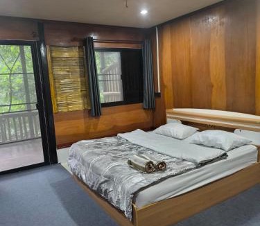 Mae Yao House | Hill Tribe Art House (Lahu & Akha Homestay)
