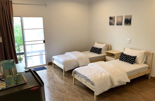 Chonburi Hotel | HomeMi Houses Homestay