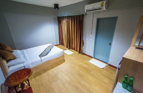 Racha Thewa House | Hotel Near BKK airport, Family friendly, Good View & Quite Place, Nice & Clean.