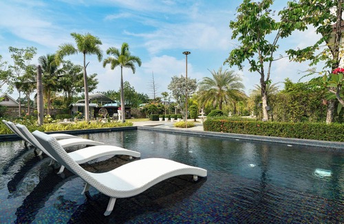 Huai Yai Villa | Huge Pool Villa with Private Lake 4BR/10 Persons