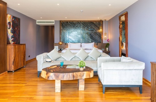 Na Thon Hotel | Ida B Domain
