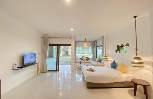 Sichon Hotel | Issara Beach Resort Beachfront Zone