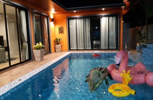 Kao Yai Villa | Issarindr Pool Villa is a modern style home with beautiful private swimming pool