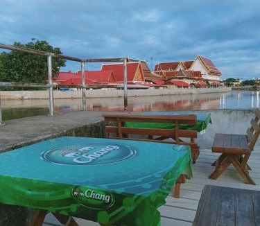 Thani House | J&J Guesthouse
