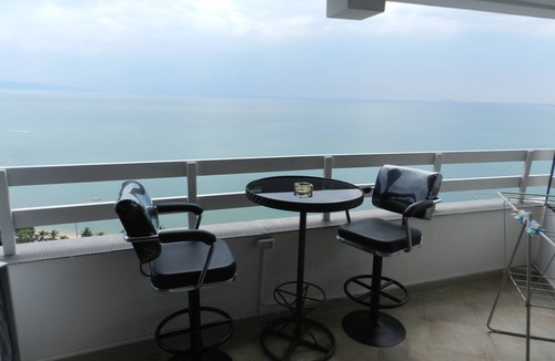 Jomtien Apartment | Jomtaen Plaza Condotel. Front view