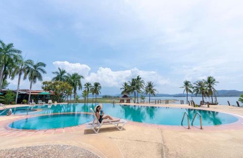 Song Phi Nong Resort | Kaengkrachan Boathouse Paradise Resort