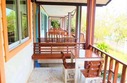 Koh Lan Bed & Breakfast | Kanchanaporn resort