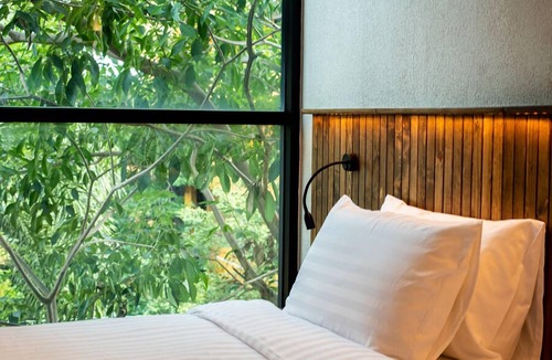 Khlong Tan Bed & Breakfast | Karaarom Hotel