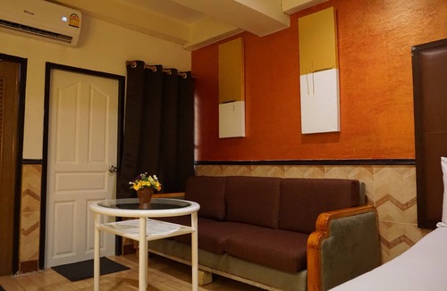 Bang Yi Ruea Hotel | Kaya Place