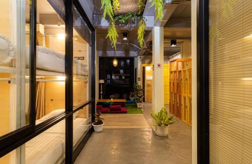 Talat Yot Hostel | Khao San Social Capsule Hostel