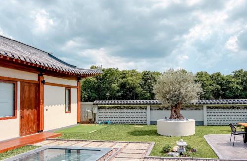 Nong Sarai Villa | Krajokkaew Ling an khao yai