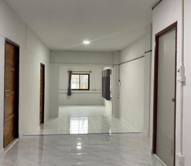 Chom Thong Hostel | Ladakul hostel (ลดากุลโฮสเทล)