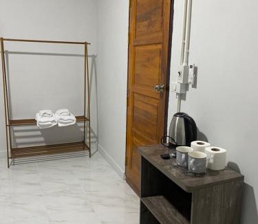 Chom Thong Hostel | Ladakul hostel (ลดากุลโฮสเทล)