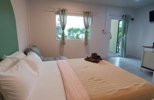 Nakhon Si Thammarat Bed & Breakfast | Lake Camp Resort