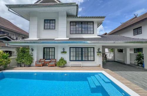 Su Thep Villa | LakeLyn Pool Villa 5BR , Free daily housekeeping