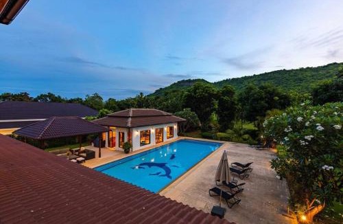 Hua Hin Villa | Large 6 Bed Luxury Villa on the Golf Course PHJ