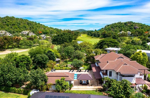 Hua Hin Villa | Large 6 Bed Luxury Villa on the Golf Course (PHJ)