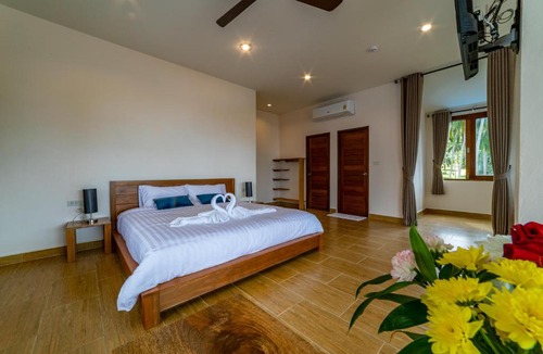 Wok Tum Hotel | Le Grand Bleu Hotel