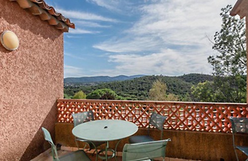 Grimaud Apartment | "Les Bastides de Grimaud"- Appt 407
