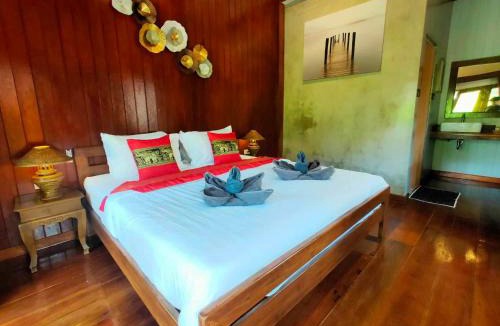 Nuea Khlong House | Little Rock Kohjum