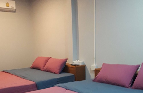 Pa Phayom Hotel | Longgaeng Wang Chompoo
