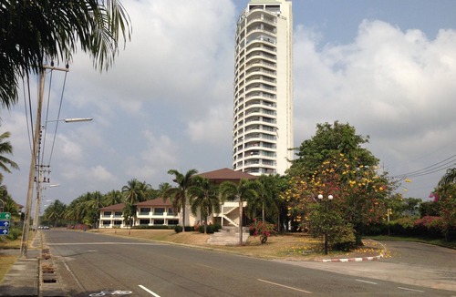Si Racha Condo | Luxurious 2 Bedroom Condominium On a 4 Star Golf Course