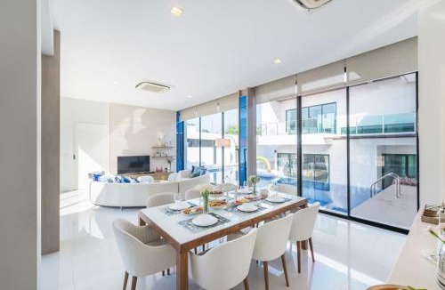 Na Chom Thian House | Luxury 3-Bedroom Pool Villa Beach Access, Na Jomtien Pattaya